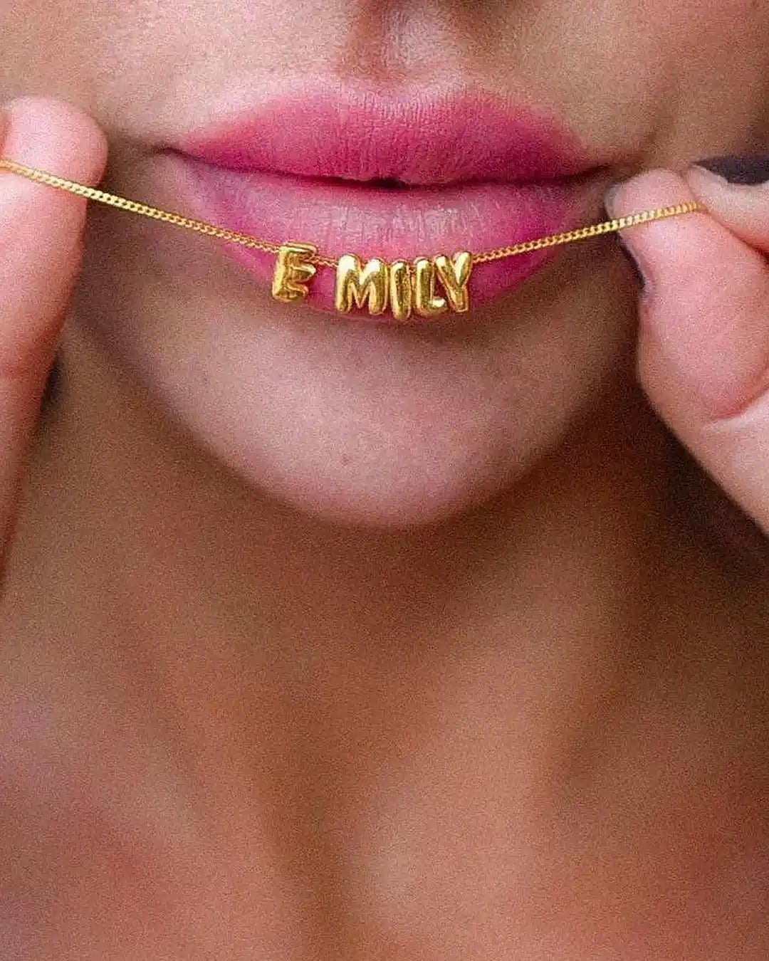 Bubble bokstavshalsband